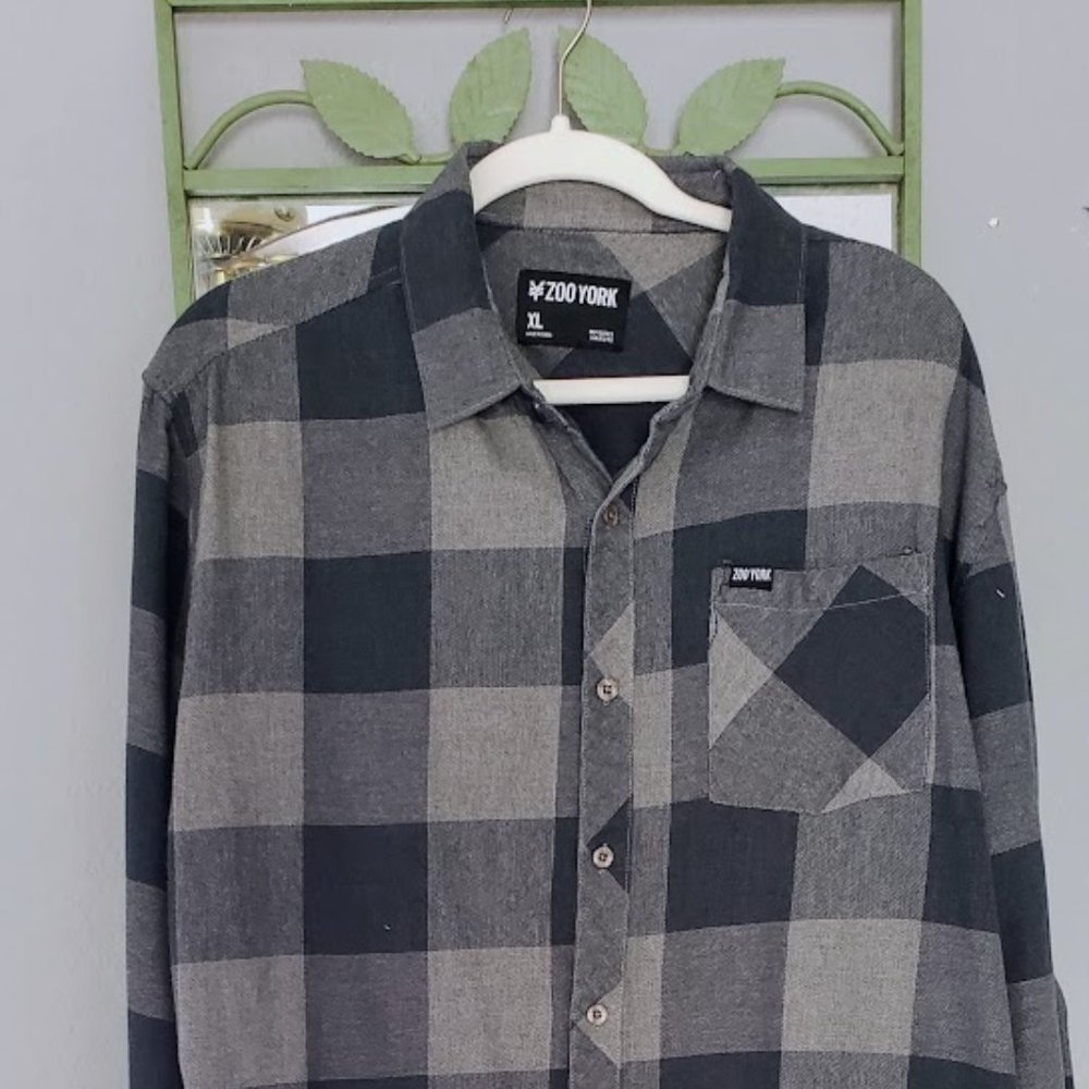 Men's XL Zoo York Flannel Button-Up Shirt